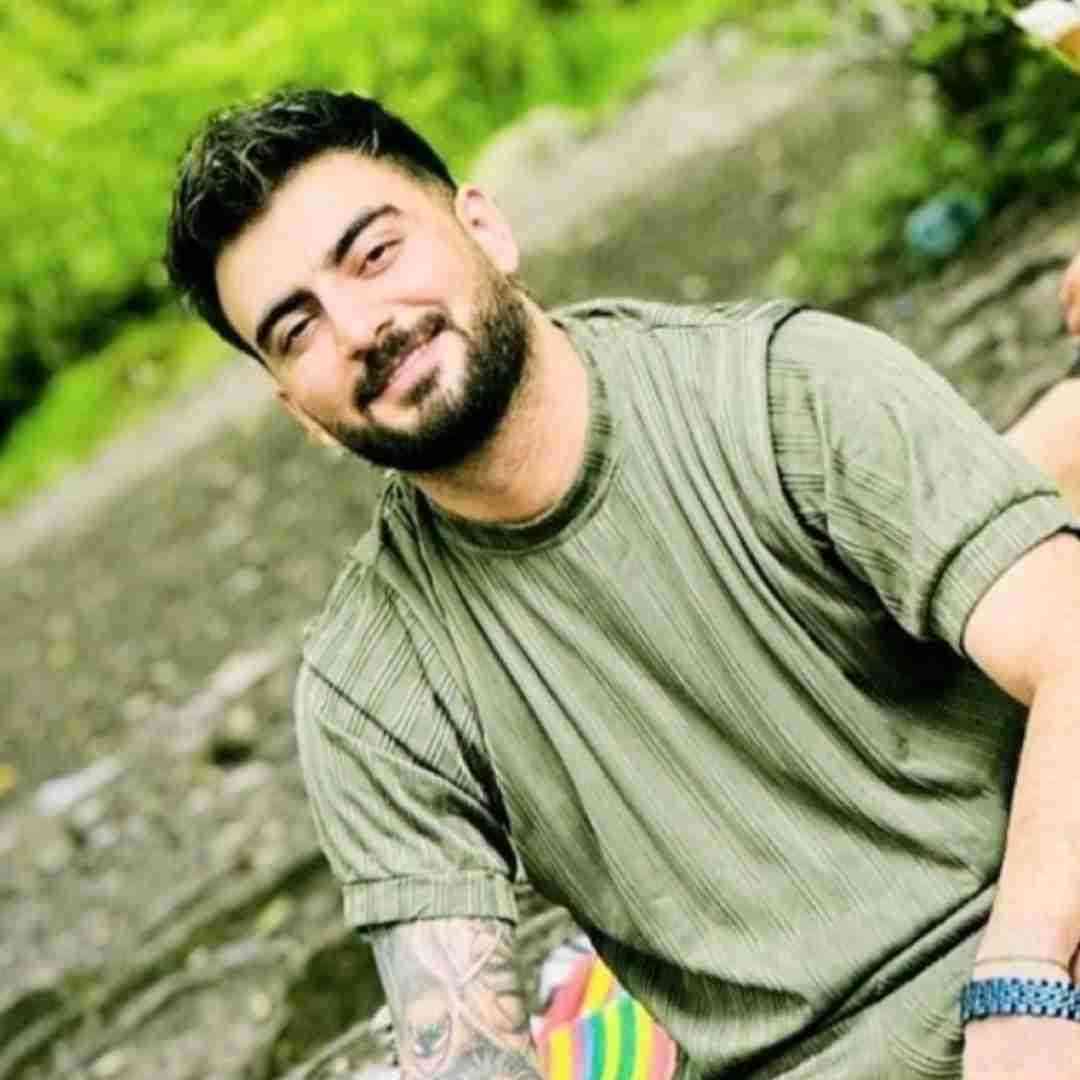 دانلود آهنگ سبک سنگین پیک میزنم سلامتیش حرف نداری از رامین تجنگی